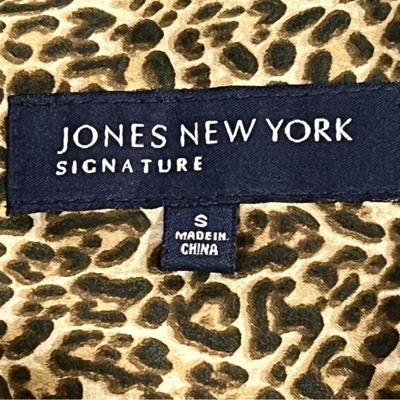 Jones NEW YORK SIGNATURE ANIMAL PRINT LONG SLEEVE BUTTON DOWN BLOUSE - Picture 12 of 16